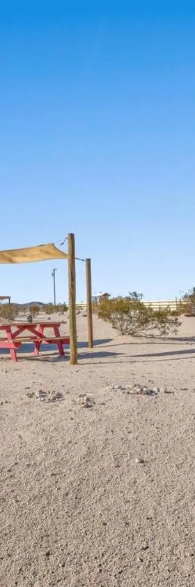 JT Village Campground - Sun Ray，位于约书亚树的酒店