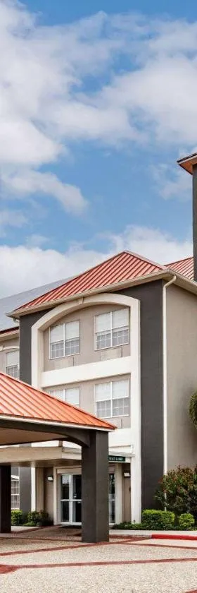 La Quinta Inn & Suites by Wyndham Pharr RGV Medical Center，位于法尔的酒店