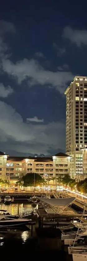 2Beds Seaview Straits Quay comes with Carpark and Hothub，位于Bagan Jermal的酒店
