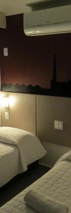 Minuano Hotel Express próx Orla Lago Guaíba, Mercado Público, 300 m Rodoviária，位于阿雷格里港的酒店