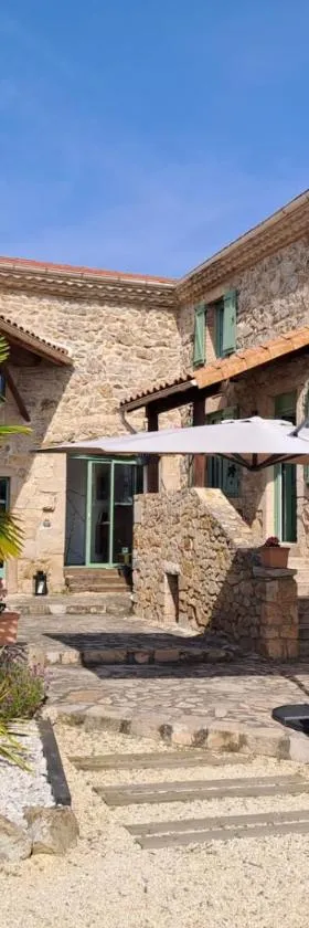 Domaine Saint Claude - Gîte , Chambres d'hôtes & hébergement insolite，位于Malleval的酒店
