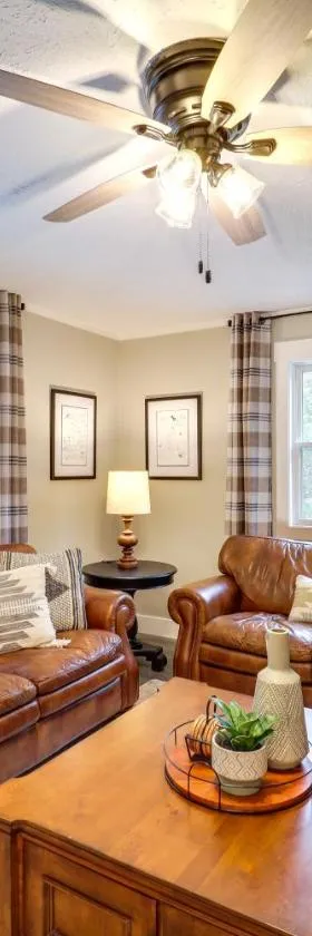 Pet-Friendly Boone Vacation Rental with Deck!，位于布恩的酒店