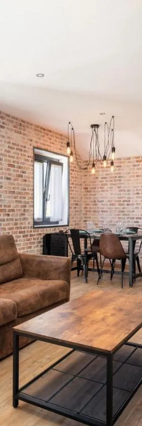 Superbe Loft industriel - Casa Vostra - CAUTION 800 EUR & ID requises - Gaillard Tram-Frontière，位于盖拉德的酒店
