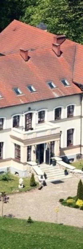 HOTEL - Pałac Słonowice，位于Brzeżno的酒店