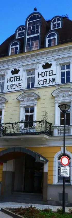 Hotel Koruna，位于耶塞尼克的酒店