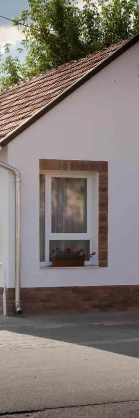 Írisz Apartmanház，位于莫劳豪洛姆的酒店
