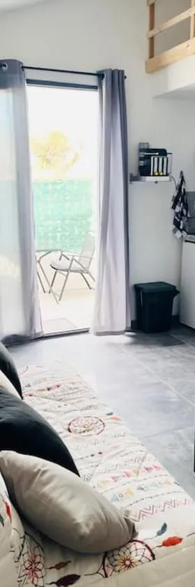 Joli Petit Studio Cosy，位于马里尼亚讷的酒店