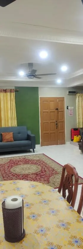 Homestay Cikgu Zedi Hulu Langat，位于乌鲁冷岳的酒店