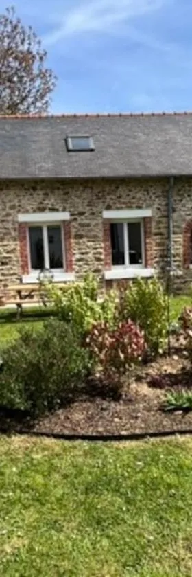 Ker Joseph : longère bretonne rénovée，位于Gommenecʼh的酒店