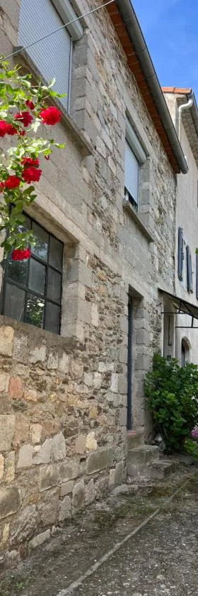 Maison de village Cévenole climatisée à Branoux-Les-Taillades - Gard - #TravellerAwards 2025，位于Branoux-les-Taillades的酒店