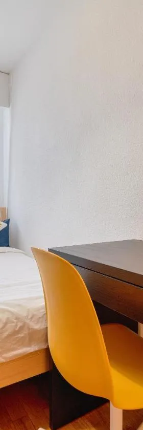 B CasaCafé Madrid Pozuelo 2 Baño Fuera de la habitacion o COMPARTIDO，位于波苏埃洛-德阿拉尔孔的酒店