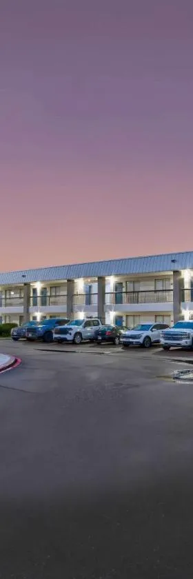 Motel 6 Texarkana, TX，位于特克萨卡纳-德克萨斯的酒店