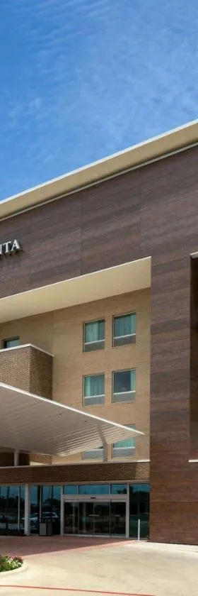 La Quinta Inn & Suites by Wyndham Round Rock near Kalahari，位于圆石城的酒店