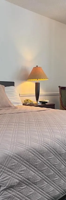 WINDTREE INN，位于Grove Hill的酒店