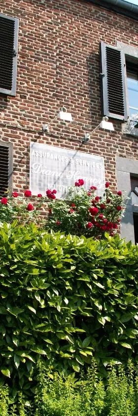 Le Petit Chapitre : Maison de charme，位于Fosses-La-Ville的酒店