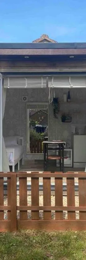 The Garden room，位于霍尼顿的酒店