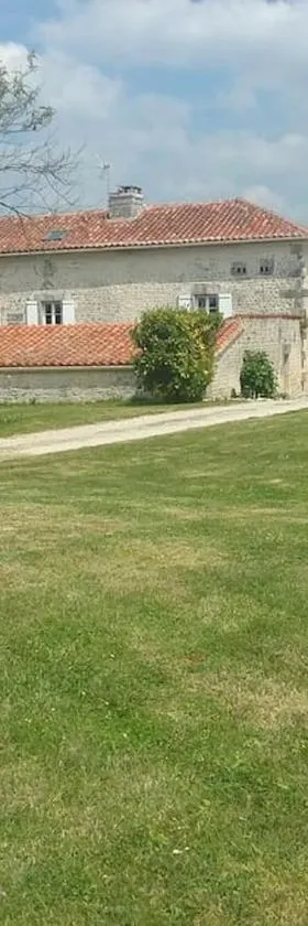 Maison charentaise à la campagne，位于Bécheresse的酒店