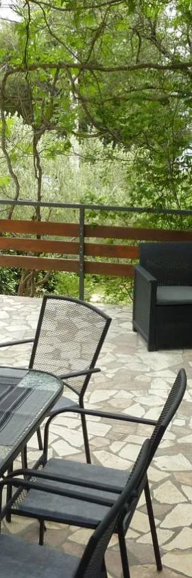 Holiday home Blue 40 m from beach，位于克鲁塞沃的酒店