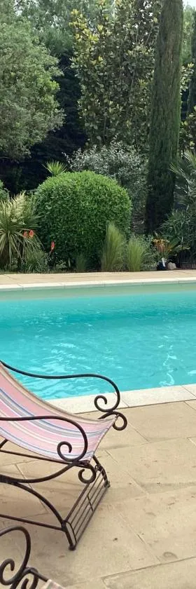 Studio en Provence avec piscine，位于格拉沃松的酒店