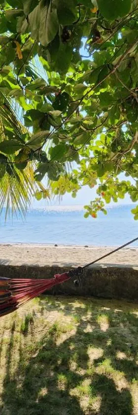 Islanders Paradise Beach，位于拉雷纳的酒店