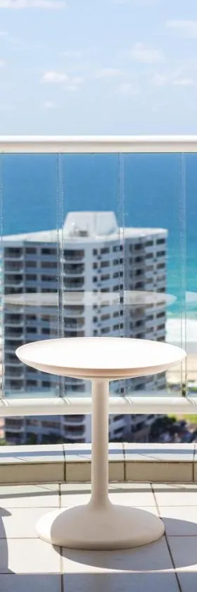 Luxury Privately Owned Ocean View Studio Apartments at O4KS Gold Tower，位于黄金海岸的酒店