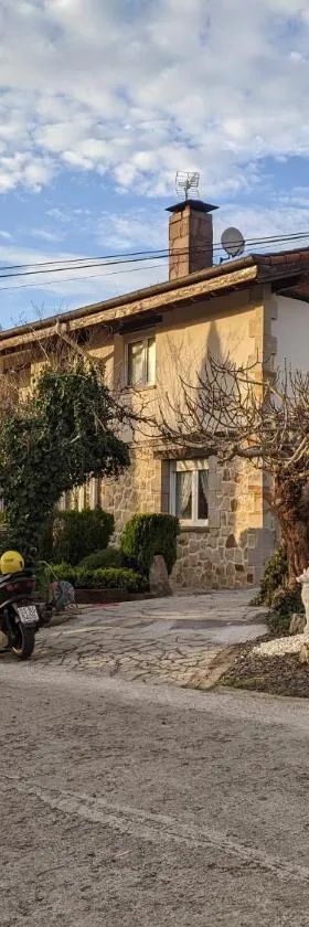 Casa Rural Bilbao Caserio Gondra Alquiler Habitaciones，位于蒙希亚的酒店