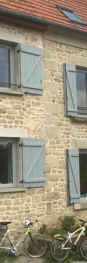 Roue d'escampette Gîte d'étape et de séjour，位于Champagnat的酒店
