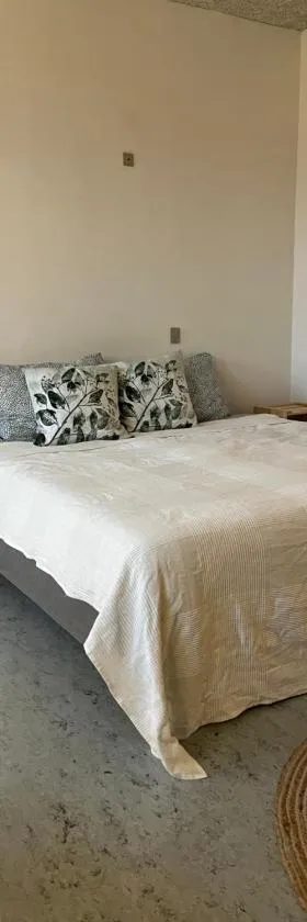 Room 6 - Hawkraft Kulturhotel，位于韦斯特维的酒店