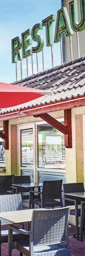 罗基斯巴格特尔酒店- 51530 迪斯，位于埃佩尔奈的酒店
