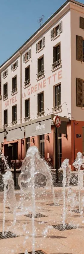 Mage hôtels - HÔTEL LA GRENETTE，位于罗阿纳的酒店