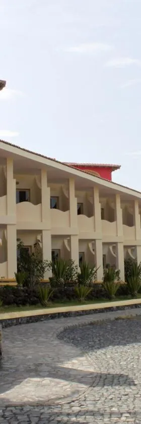 Hotel Santantao Art Resort，位于波多诺伏的酒店