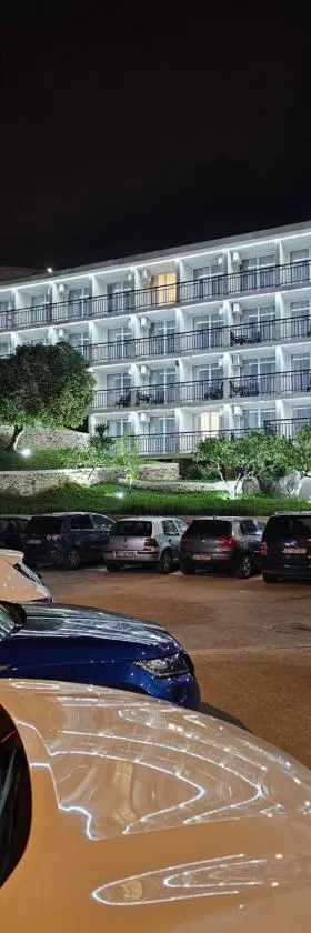 Hotel Villa Garden Ulcinj-Ulqin，位于乌尔齐尼的酒店