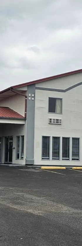 budgetel Inn & Suites，位于Moody的酒店