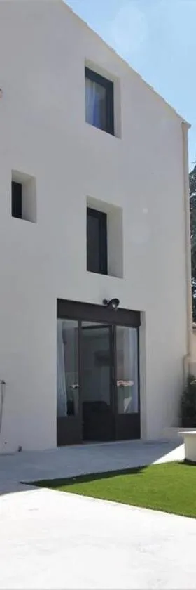 Maison de village 150 M2 au calme climatisée, piscine，位于哈斯多的酒店