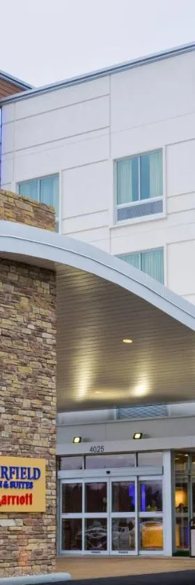 Fairfield Inn and Suites Canton South，位于坎顿的酒店