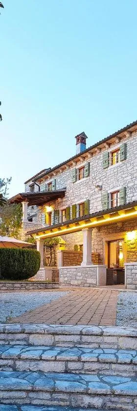 Casa Rustica Dva Baladura Apartments，位于坎法奈尔的酒店