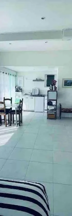 Lumineux et spacieux logement indépendant，位于Le Taillan-Médoc的酒店