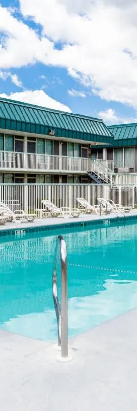 Red Roof Inn & Suites DeKalb，位于迪卡尔布的酒店
