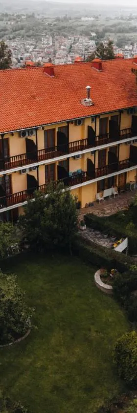 Milionis Forest Hotel，位于格雷韦纳的酒店