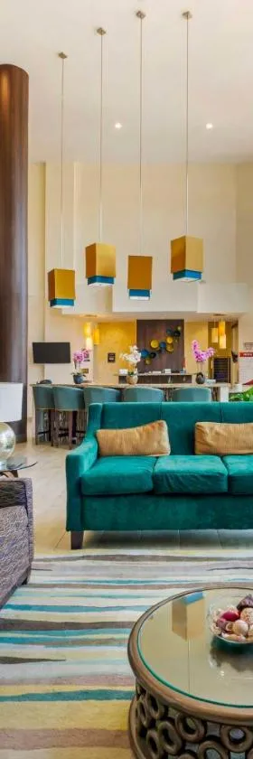 Best Western Plus Miami Executive Airport Hotel and Suites，位于肯代尔的酒店