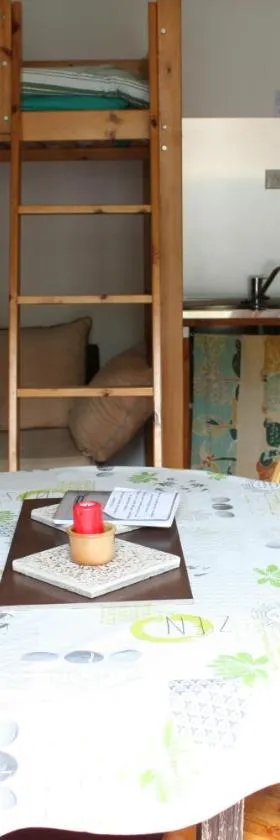 petit studio, bien équipé, à la campagne，位于Marcoux的酒店