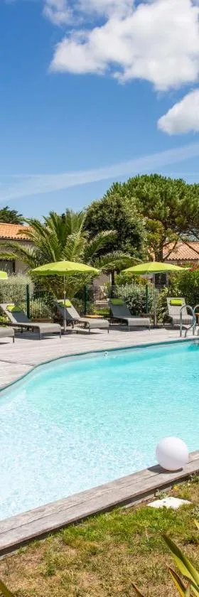 Hôtel Les Vignes de la Chapelle, "The Originals Relais"，位于雷岛圣玛丽的酒店