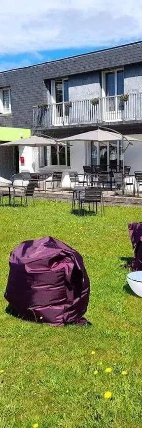 Cozy Hôtel Logis Morlaix，位于Plouigneau的酒店