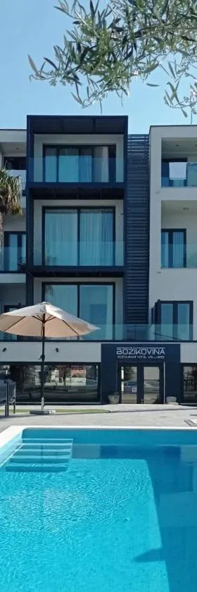 Beach Hotel Božikovina，位于珀德垂那的酒店