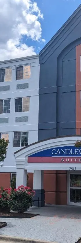 威尔逊烛木套房酒店，位于威尔森的酒店