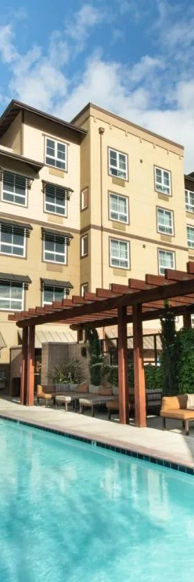 Oxford Suites Paso Robles，位于佩索罗伯斯的酒店
