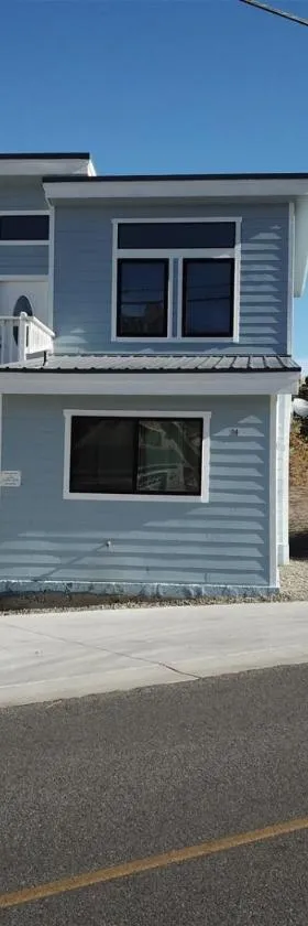 Rr-gull Lake Baby House，位于六月湖的酒店