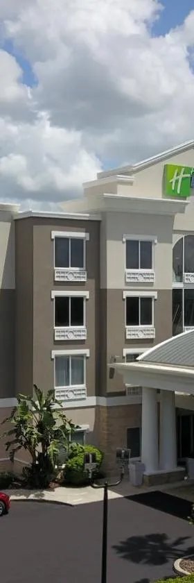 Holiday Inn Express and Suites Tampa I-75 at Bruce B. Downs by IHG，位于坦帕的酒店