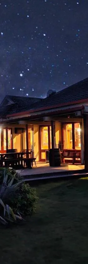 Te Anau Manapouri Lake Hotel，位于马纳普里的酒店