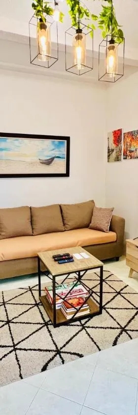 Awesome 2 bedrooms, living & dining area，位于General Trias的酒店